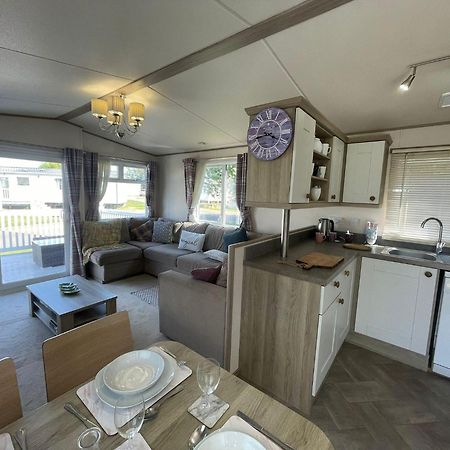 Homely Caravan At Manor Park, Nearby Hunstanton Beach In Norfolk Ref 23039T Exterior foto