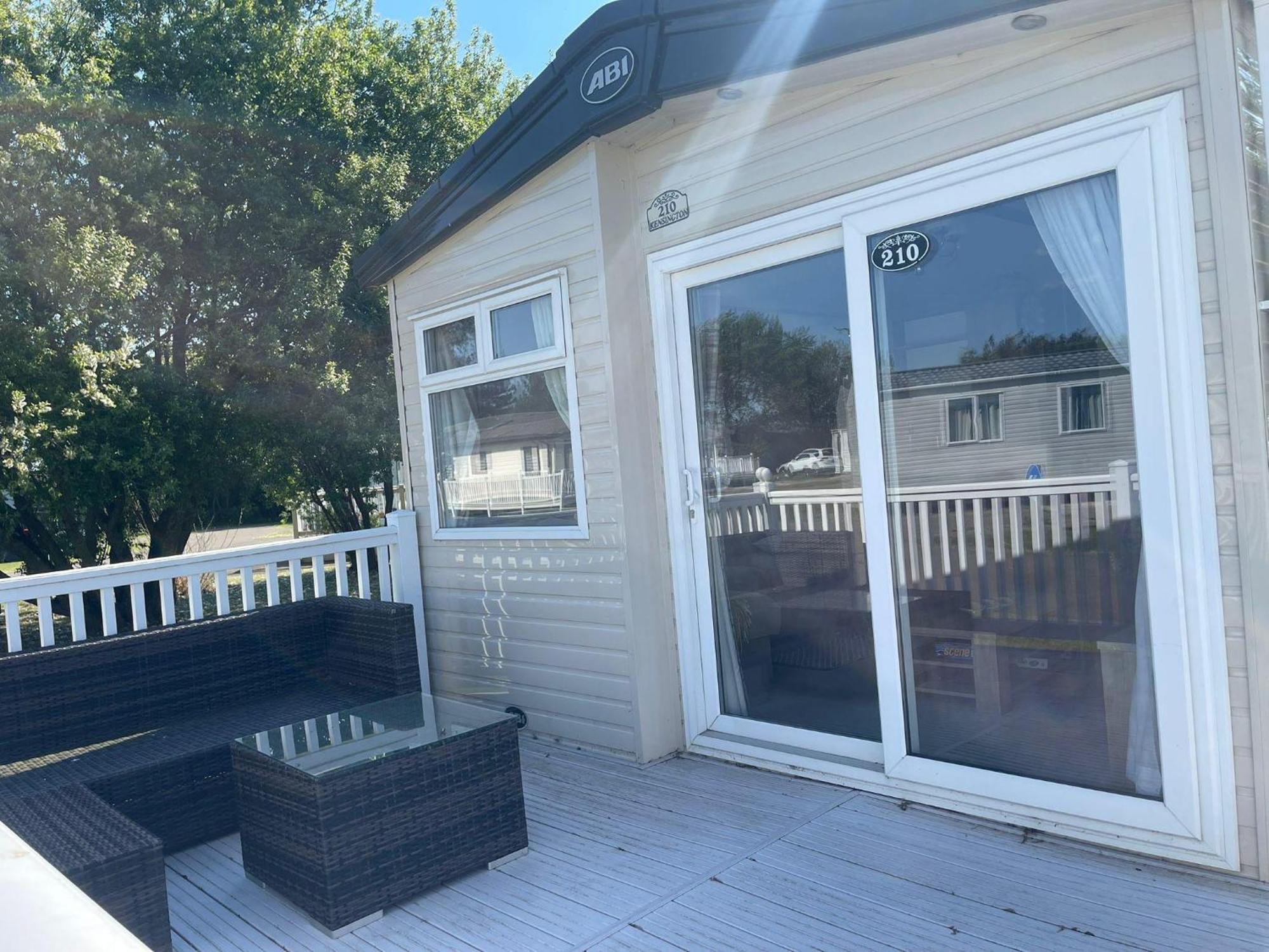 Homely Caravan At Manor Park, Nearby Hunstanton Beach In Norfolk Ref 23039T Exterior foto